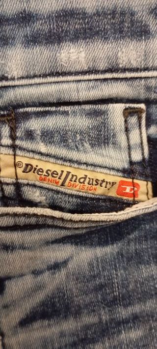 Pantalones vaqueros Diesel. NUEVOS