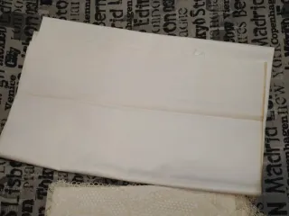 Lote de ropa de cama bordada