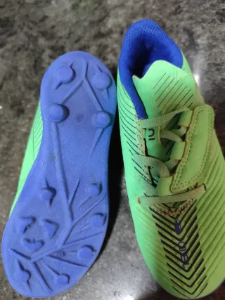 Botas de fútbol de colores