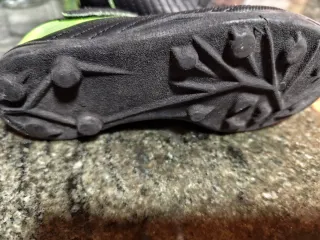 Botas de fútbol de colores