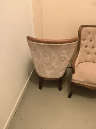 2 Butacas de tela y madera