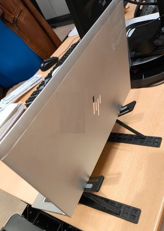 Soporte portátil y móvil plegable