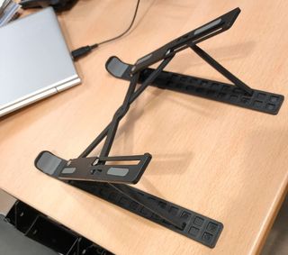 Soporte portátil y móvil plegable