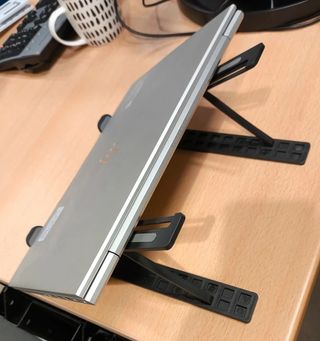 Soporte portátil y móvil plegable