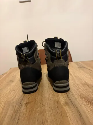 Stivali Bestard 42,5 con attacchi a strappo