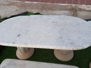 Mesa y bancos de granito
