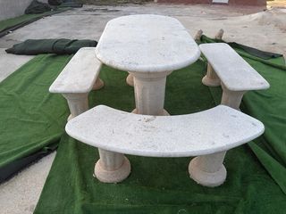 Mesa y bancos de granito
