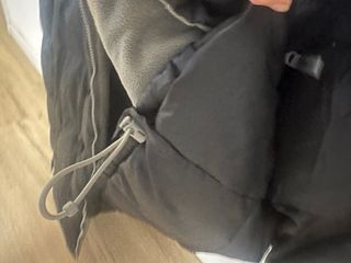 Chaqueta acolchada negra y gris