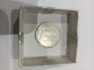 Moneda antigua con agujero , precios negociables