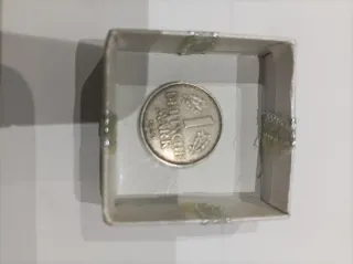 Moneda antigua con agujero , precios negociables