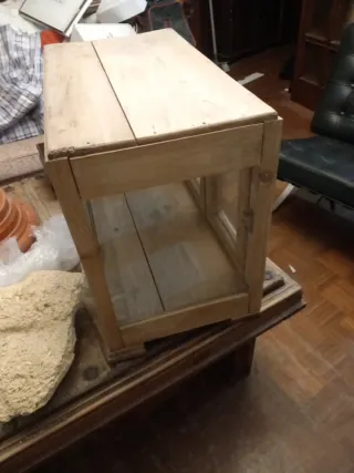 Vitrina rústica de madera y cristal