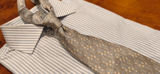 CORBATA LOEWE, SEDA NATURAL, GRIS, BEIGE, CELESTE.