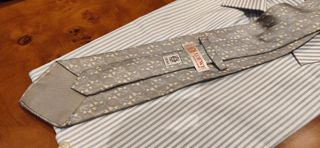 CORBATA LOEWE, SEDA NATURAL, GRIS, BEIGE, CELESTE.