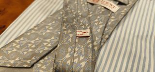 CORBATA LOEWE, SEDA NATURAL, GRIS, BEIGE, CELESTE.