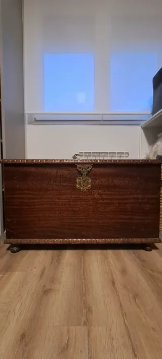 Baúl estilo balinés madera y metal.