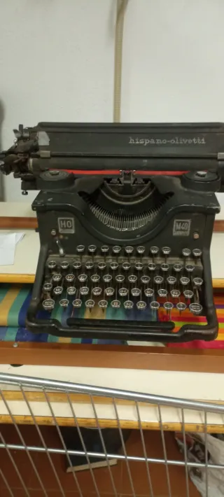 Máquina de escribir Hispano-Olivetti HO