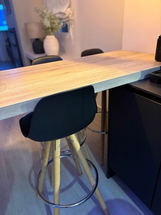 Taburete alto asiento acolchado negro