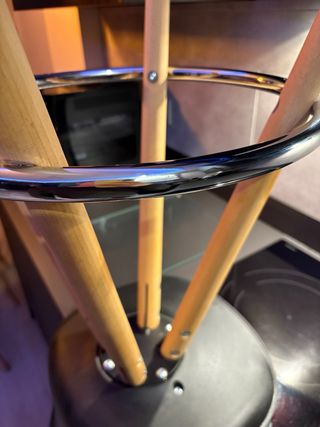 Taburete alto asiento acolchado negro