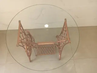 Mesa cristal con patas de máquina coser Singer