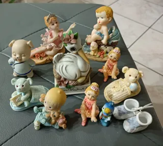 Lotto piccole statuine in ceramica e porcellana