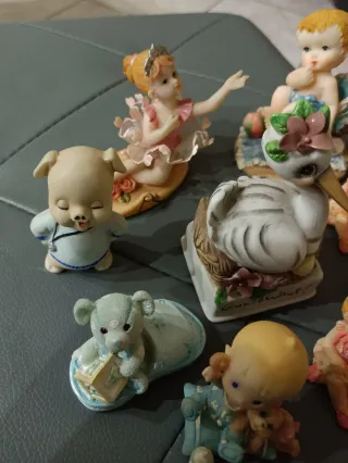 Lotto piccole statuine in ceramica e porcellana