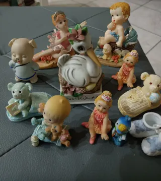 Lotto piccole statuine in ceramica e porcellana