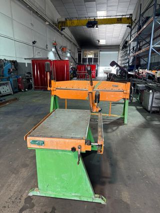 Plegadora y cizalla de chapa industrial