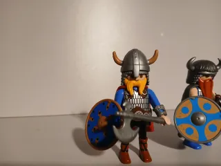 Playmobil Guerrero Bárbaro con Escudo y Hacha