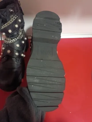 Botas Zara Piel Tachuelas Cadena Perlas