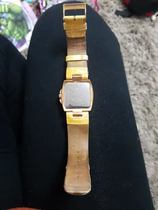 Reloj Guess Dorado con Cristales