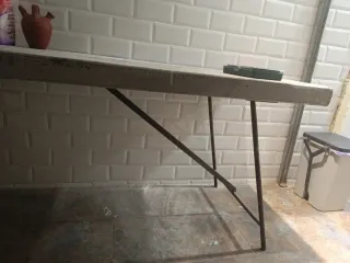 Mesa plegable de madera y metal