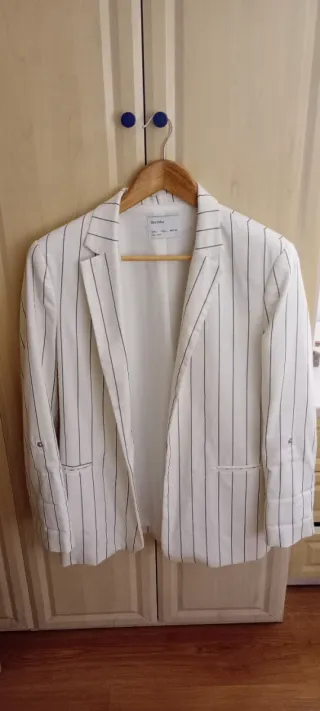 Blazer blanco con rayas finas negra