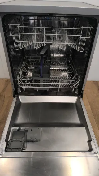 LAVAVAJILLAS GRIS ACERO INOXIDABLE MARCA BEKO