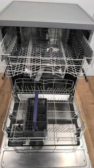 LAVAVAJILLAS GRIS ACERO INOXIDABLE MARCA BEKO