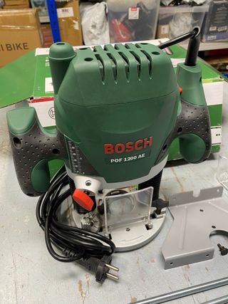 Fresadora Bosch POF 1200 AE