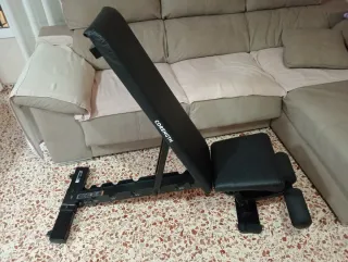 Banco de entrenamiento mas juego de pesas.