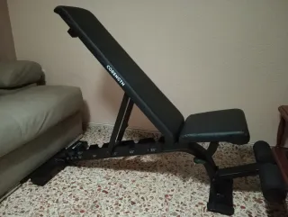 Banco de entrenamiento mas juego de pesas.