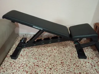 Banco de entrenamiento mas juego de pesas.