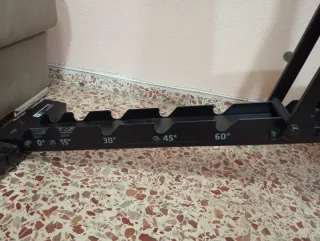 Banco de entrenamiento mas juego de pesas.