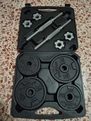 Banco de entrenamiento mas juego de pesas.