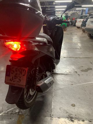 Honda SH 125i Scooter Negra