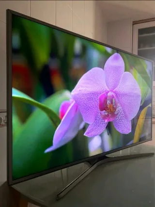 Samsung 50 4K Smart TV UHD HDR Wifi