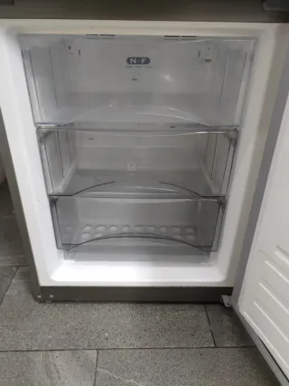 Frigorífico Edesa combi clase A 185x60cm Garantía