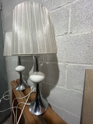 Lámparas de mesita de noche plateadas