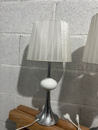 Lámparas de mesita de noche plateadas