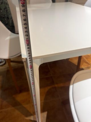 Mesa de comedor blanca con 4 sillas (COMEDOR COM