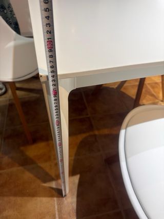 Mesa de comedor blanca con 4 sillas (COMEDOR COM