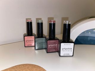 Lámpara LED + 4 Esmaltes Gel Polish Factory