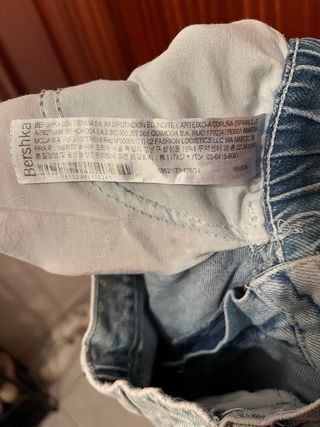 Pantalón vaquero estampado