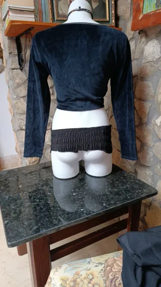 Top Terciopelo Negro Y2K